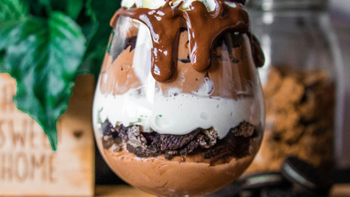 Oreo cookie sandwiches dessert in short-stem glass